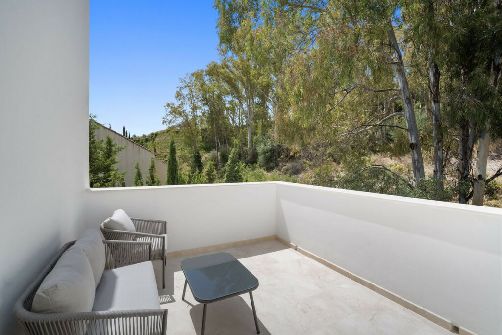 Detached Villa Nueva Andalucía Málaga - image 18