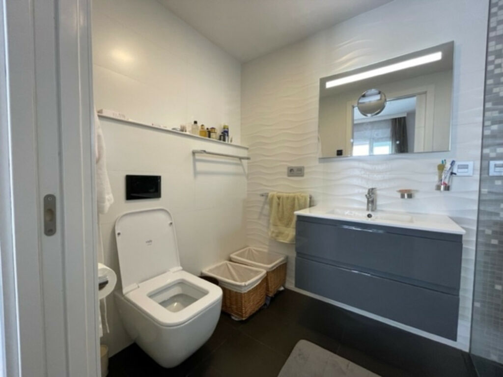 Middle Floor Apartment Puerto Banús Málaga - image 18