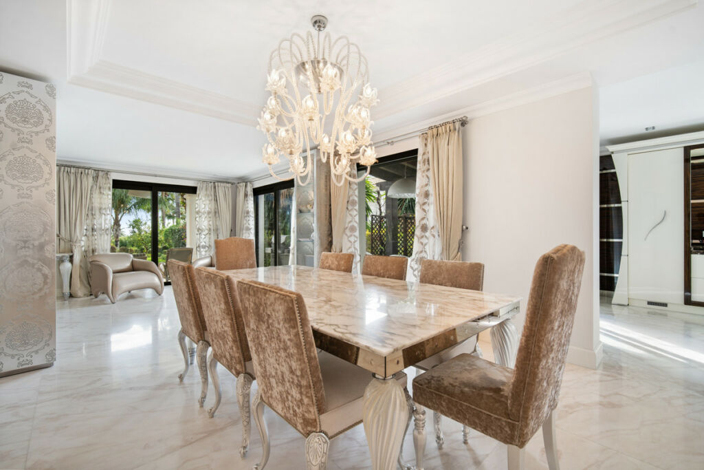 Detached Villa The Golden Mile Málaga - image 21