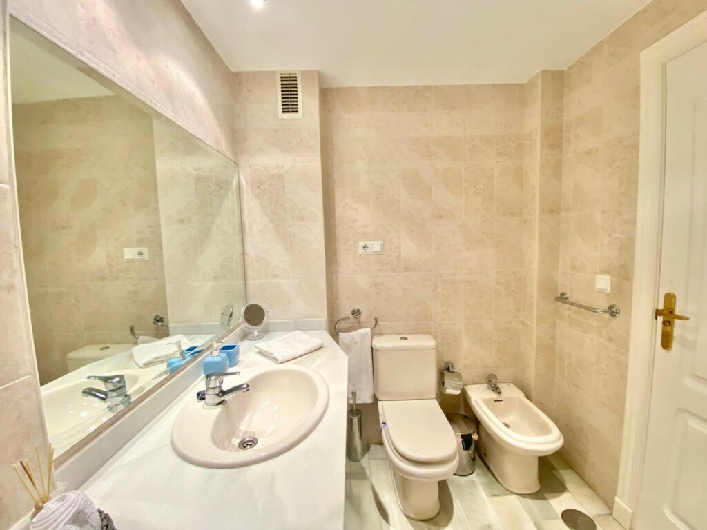 Middle Floor Apartment Elviria Málaga - image 18