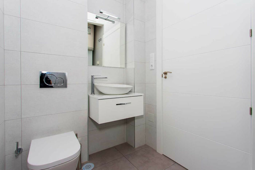 Middle Floor Apartment Villamartin Alicante - image 19