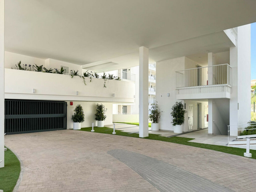 Middle Floor Apartment Fuengirola Málaga - image 20