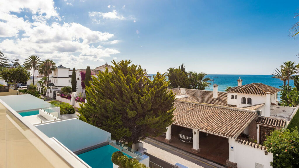 Detached Villa The Golden Mile Málaga - image 19