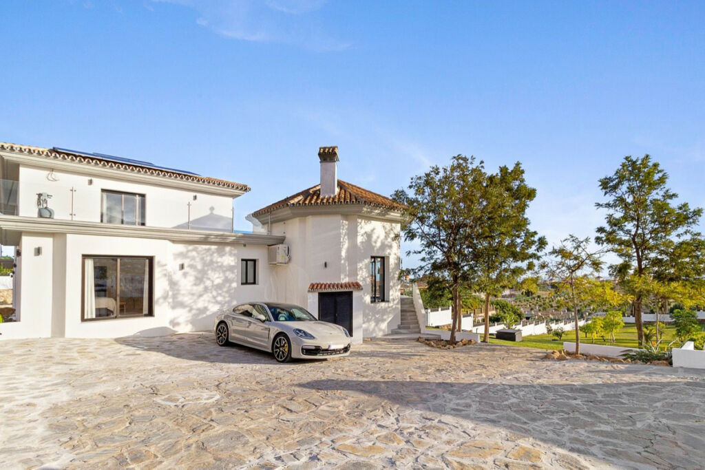 Detached Villa Benalmadena Málaga - image 19
