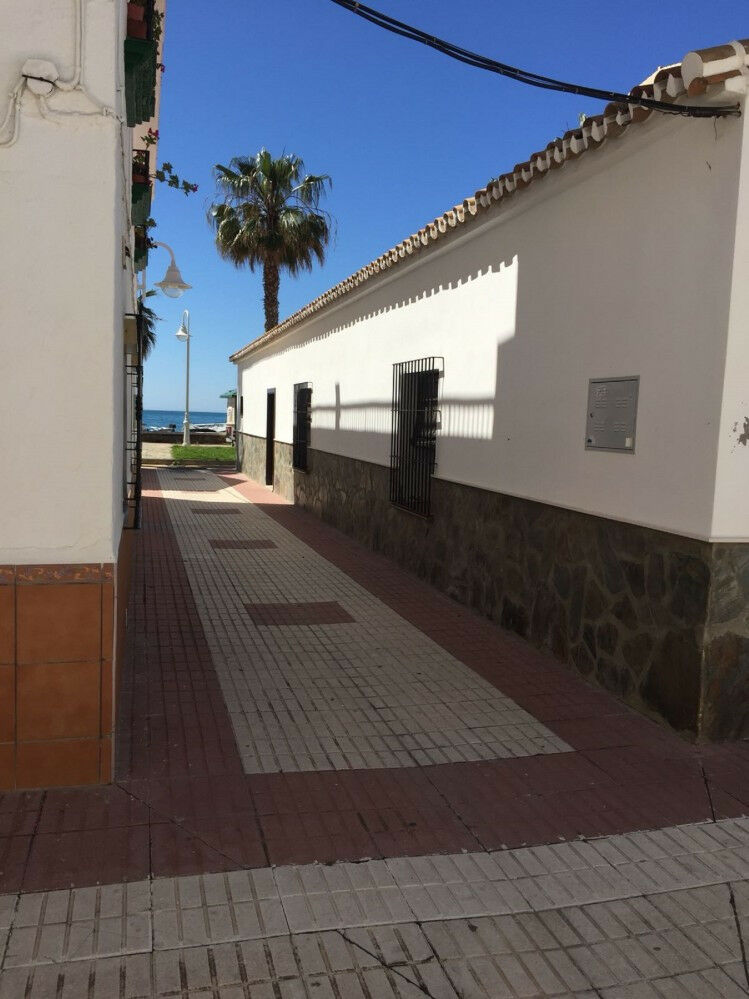 Middle Floor Apartment Mezquitilla Málaga - image 2