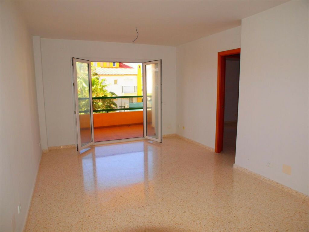 Middle Floor Apartment Algarrobo Málaga - image 2