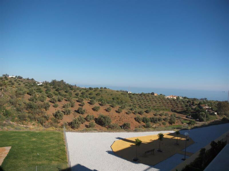 Detached Villa Benagalbon Málaga - image 2