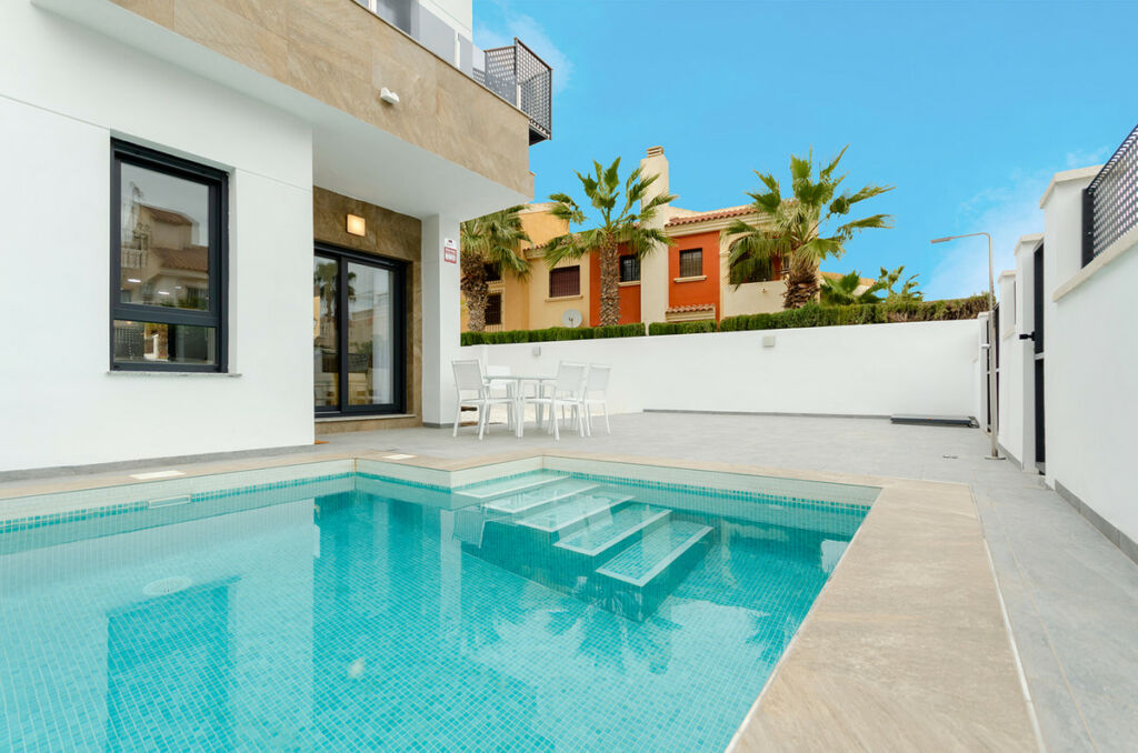 Detached Villa Torrevieja Alicante - image 2