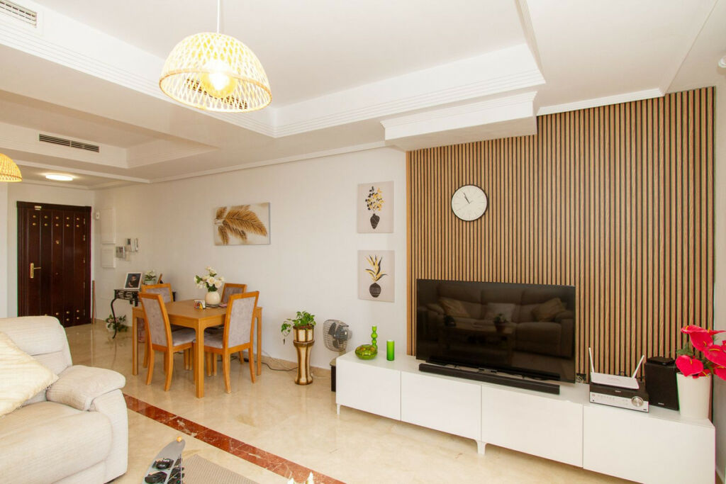 Middle Floor Apartment La Mairena Málaga - image 2