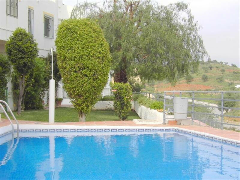 Townhouse Benajarafe Málaga - image 2