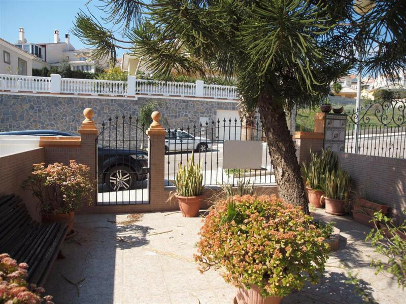 Townhouse Torre del Mar Málaga - image 2