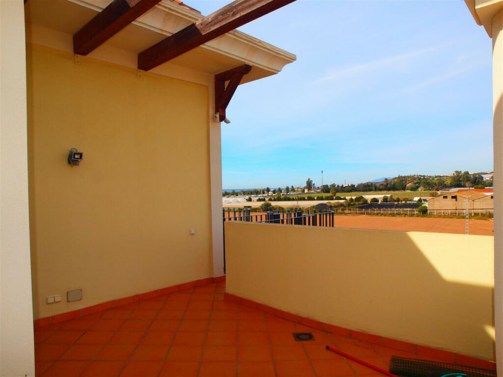 Penthouse Benajarafe Málaga - image 2