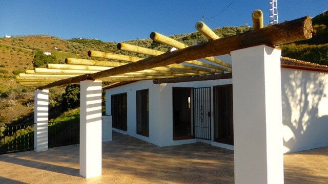 Detached Villa Cómpeta Málaga - image 2