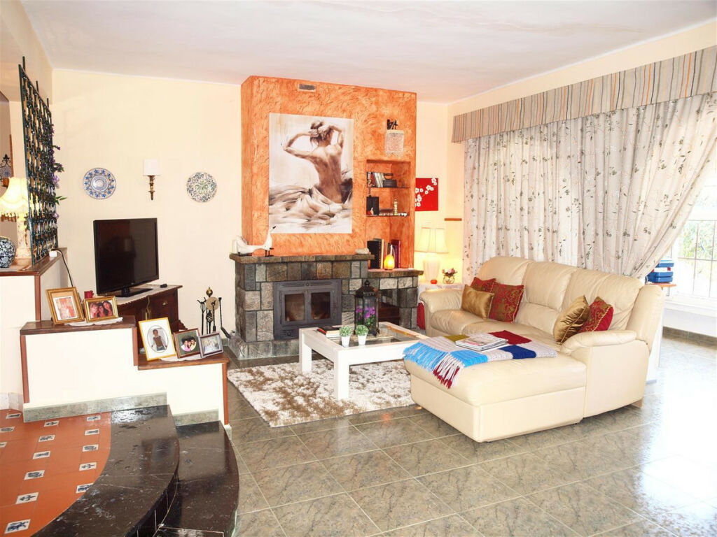 Detached Villa Benajarafe Málaga - image 2