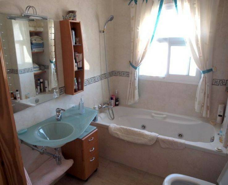 Detached Villa Alcaucín Málaga - Bild 2