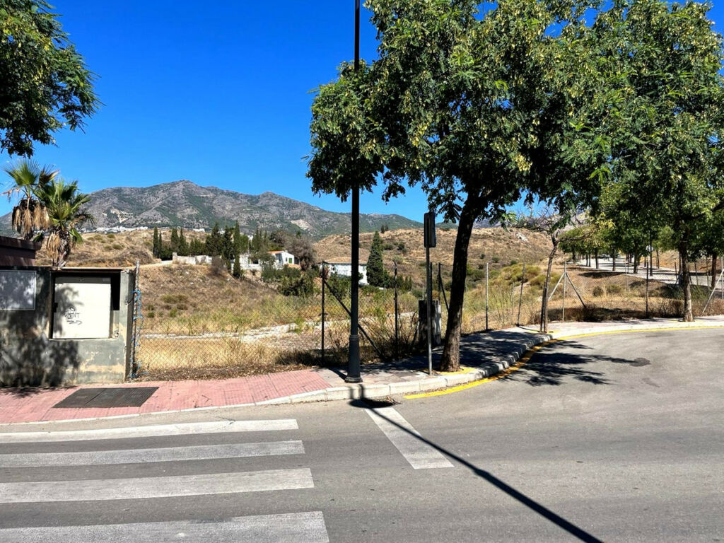 Commercial Plot Fuengirola Málaga - image 2