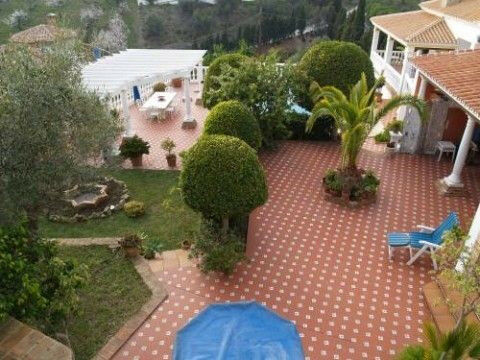 Detached Villa Benajarafe Málaga - image 2