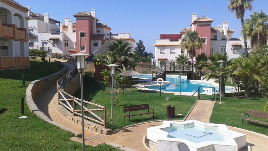 Ground Floor Apartment Caleta de Vélez Málaga - image 2