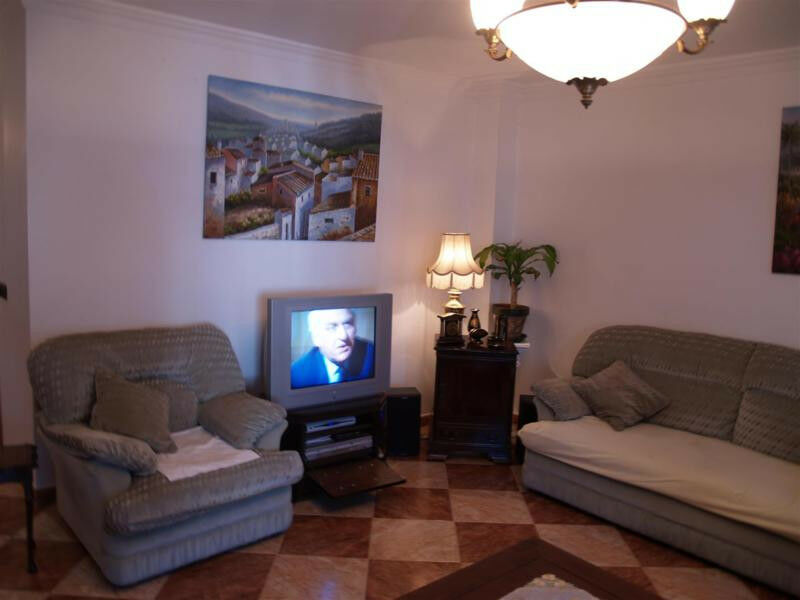 Townhouse Benamocarra Málaga - image 2