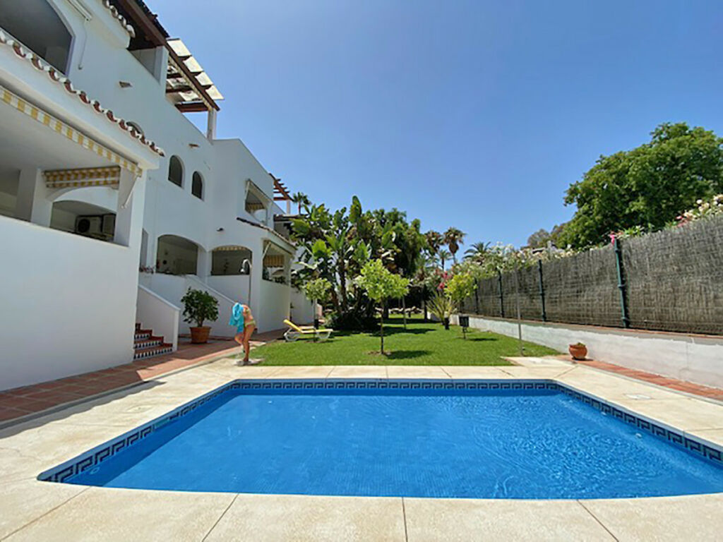 Middle Floor Apartment Elviria Málaga - image 2