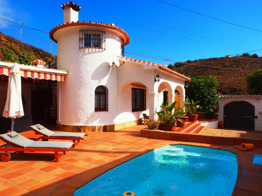 Detached Villa Almayate Málaga - image 2