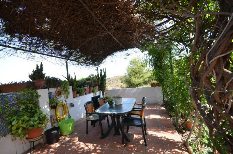 Detached Villa Macharaviaya Málaga - image 2