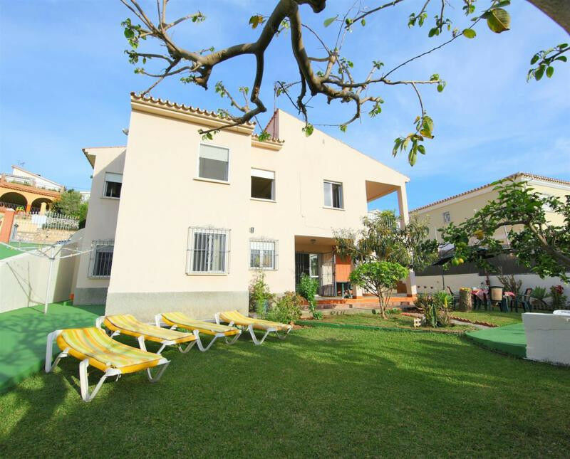 Detached Villa Benajarafe Málaga - image 2