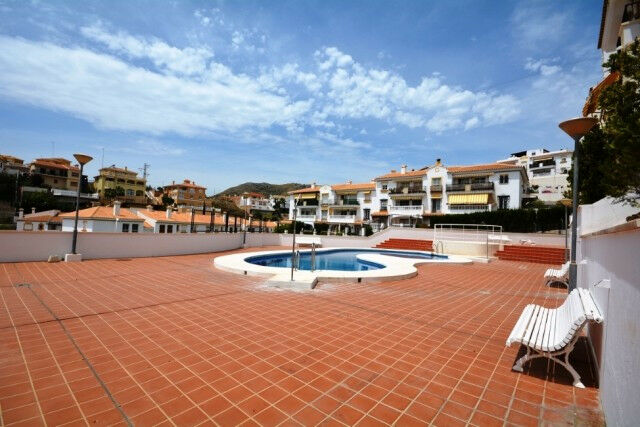 Middle Floor Apartment La Cala del Moral Málaga - image 2
