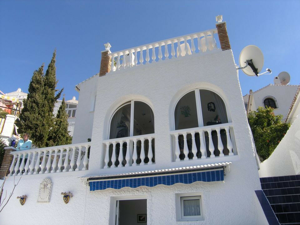 Detached Villa Benajarafe Málaga - image 2