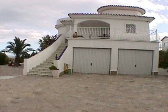 Detached Villa Torre del Mar Málaga - image 2