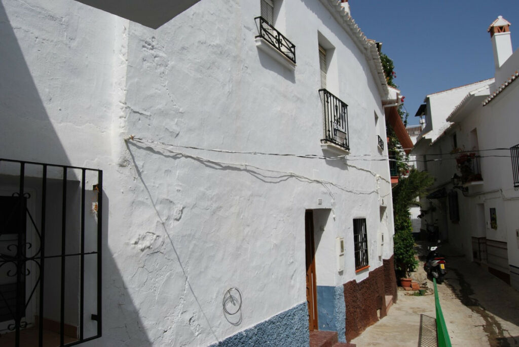 Townhouse Torrox Málaga - image 2