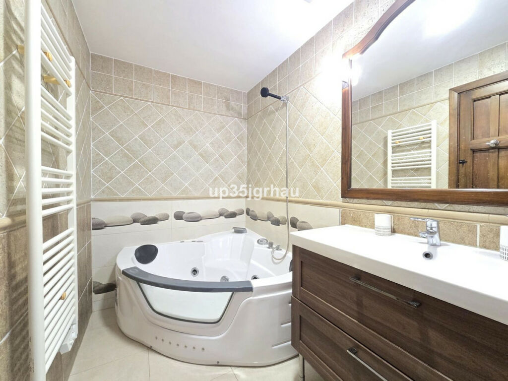 Townhouse Estepona Málaga - image 4