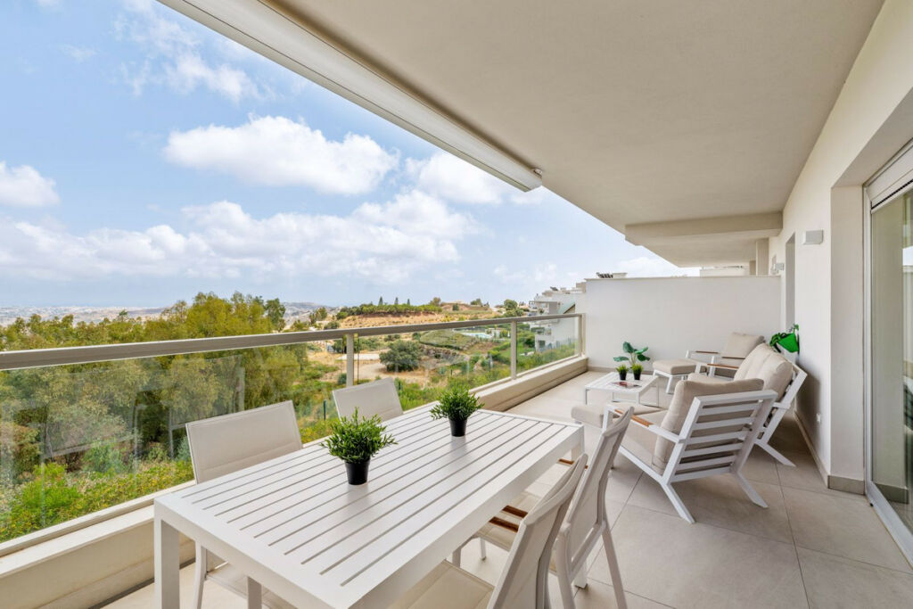 Middle Floor Apartment La Cala Golf Málaga - image 3