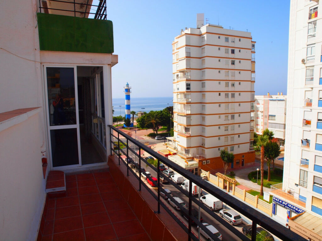 Middle Floor Apartment Torre del Mar Málaga - image 2