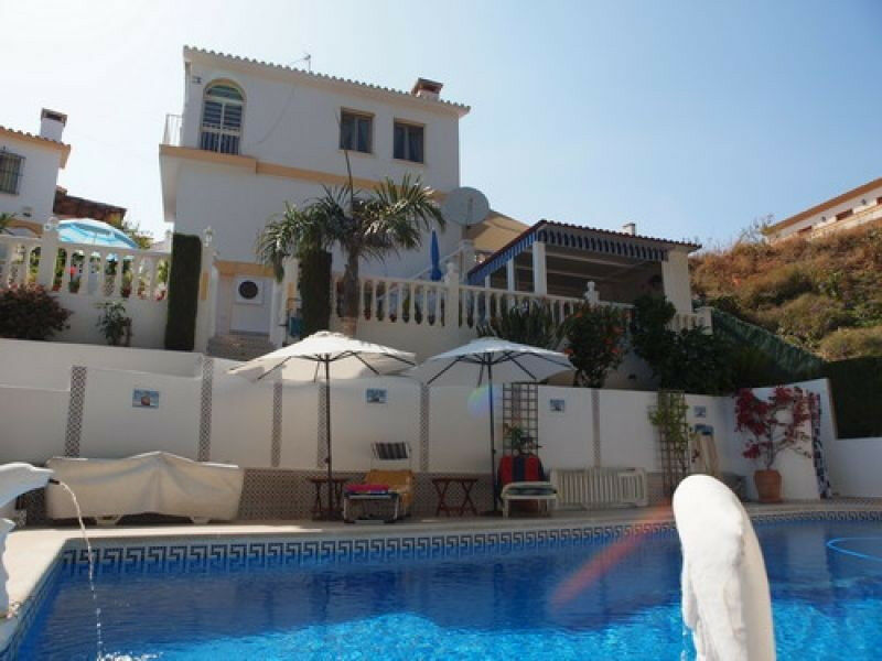 Detached Villa Benajarafe Málaga - image 2