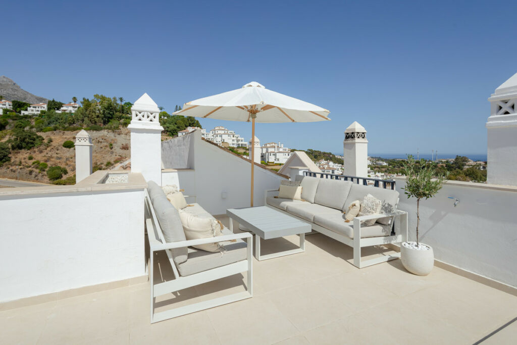 Penthouse Duplex Nueva Andalucía Málaga - image 3