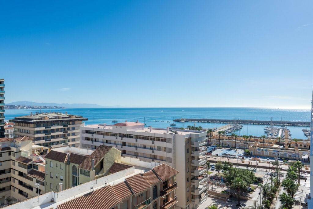 Penthouse Fuengirola Málaga - image 2
