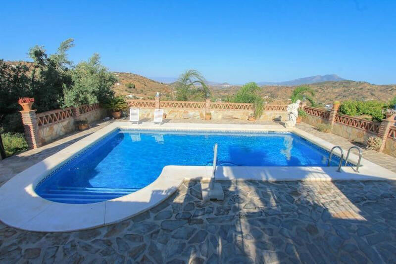 Detached Villa Guaro Málaga - image 3