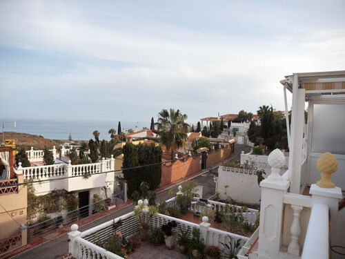 Townhouse Benajarafe Málaga - image 2