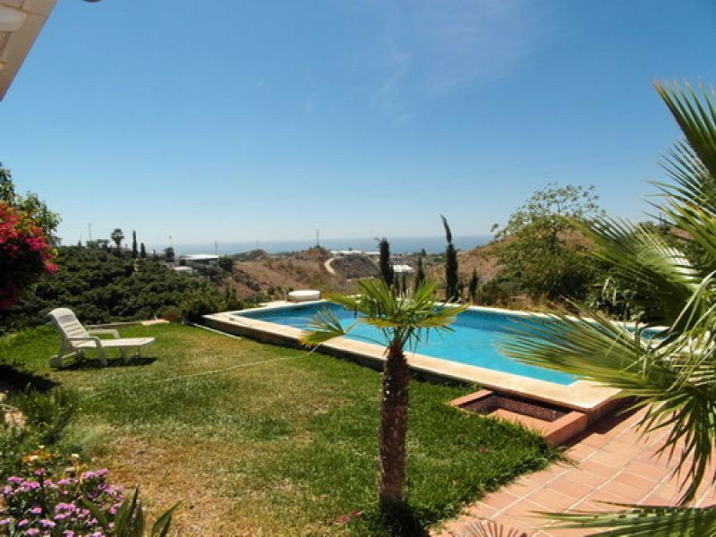 Detached Villa Almayate Málaga - image 2