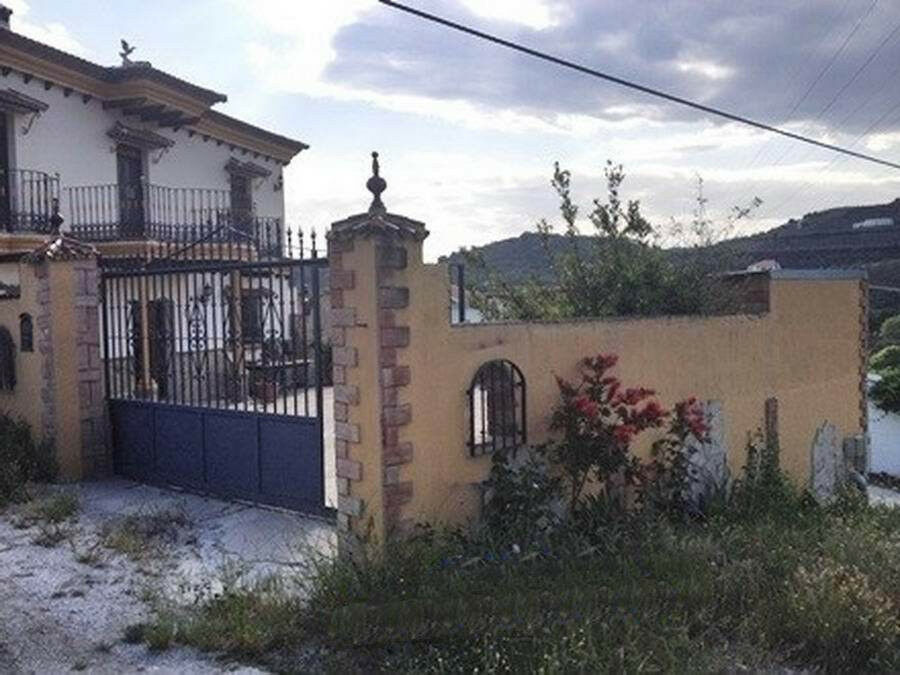 Detached Villa Almayate Málaga - image 2