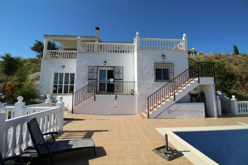 Detached Villa Los Romanes Málaga - image 2