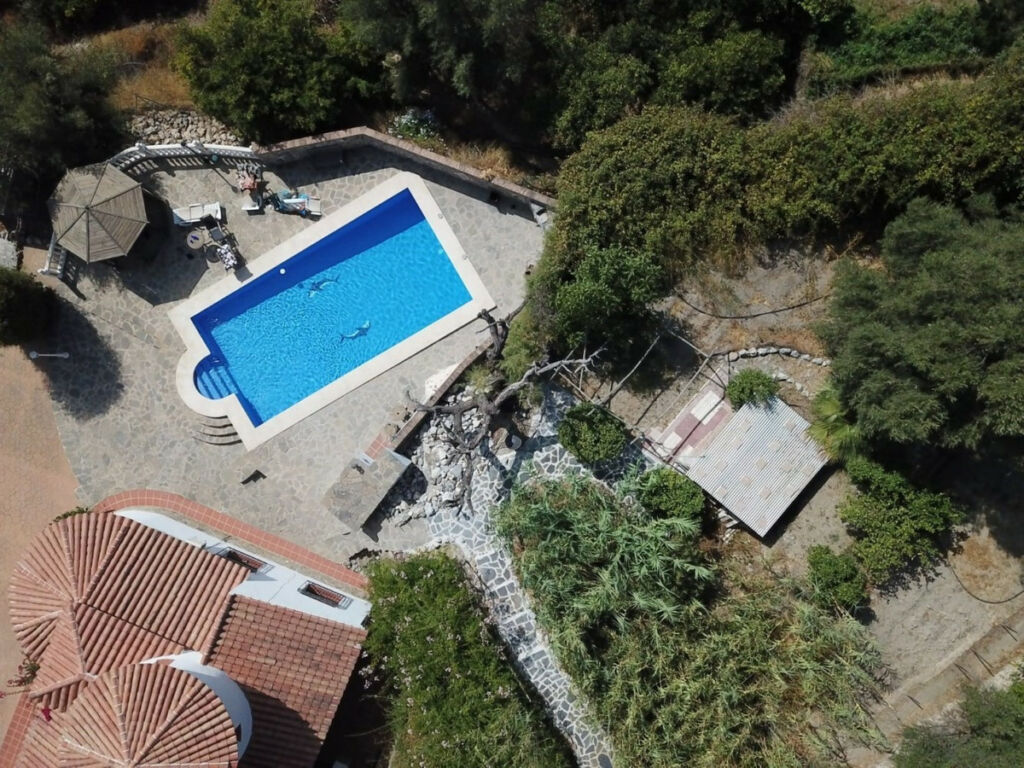 Detached Villa Canillas de Aceituno Málaga - image 2