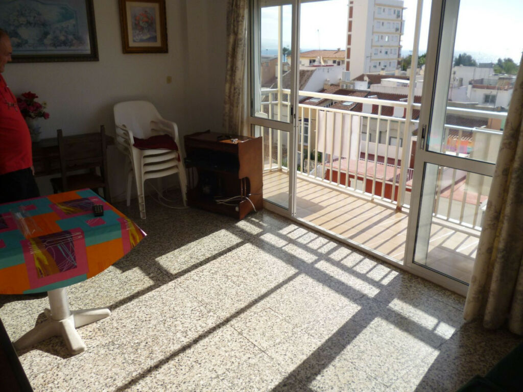 Middle Floor Apartment Torre del Mar Málaga - image 2