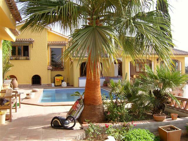 Detached Villa Benajarafe Málaga - image 2