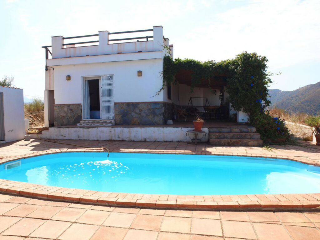 Detached Villa Canillas de Aceituno Málaga - image 2