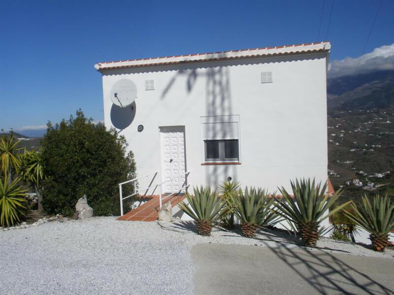 Detached Villa Cómpeta Málaga - image 2
