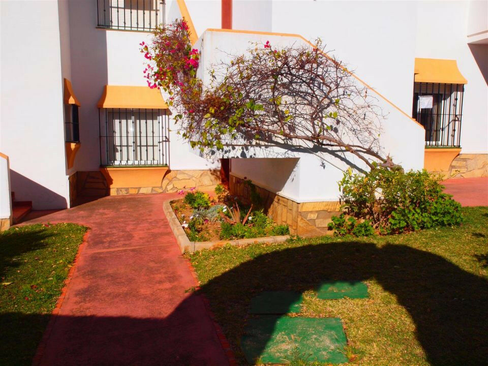 Middle Floor Apartment Torrox Málaga - image 2