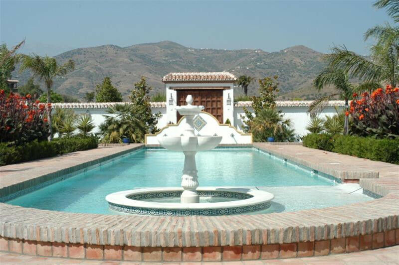 Detached Villa Vélez-Málaga Málaga - image 2