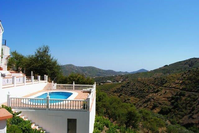 Detached Villa Canillas de Albaida Málaga - image 2